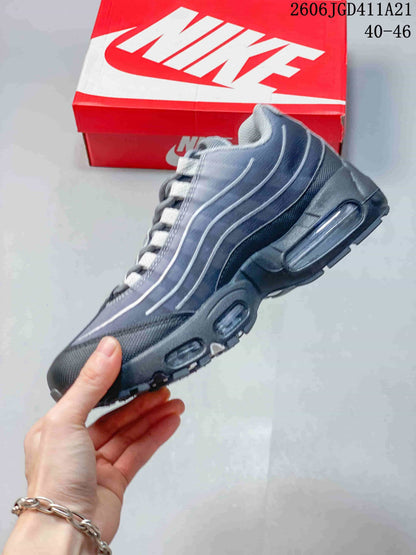 Nike Air Max 95 Sneakers in Grey