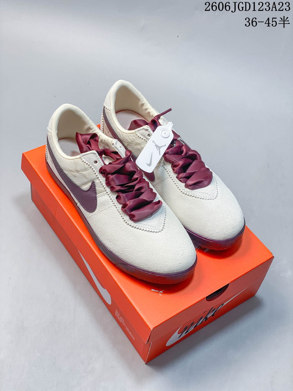 Nike Astro Grabber Low-Top Sneakers IQ3367-299