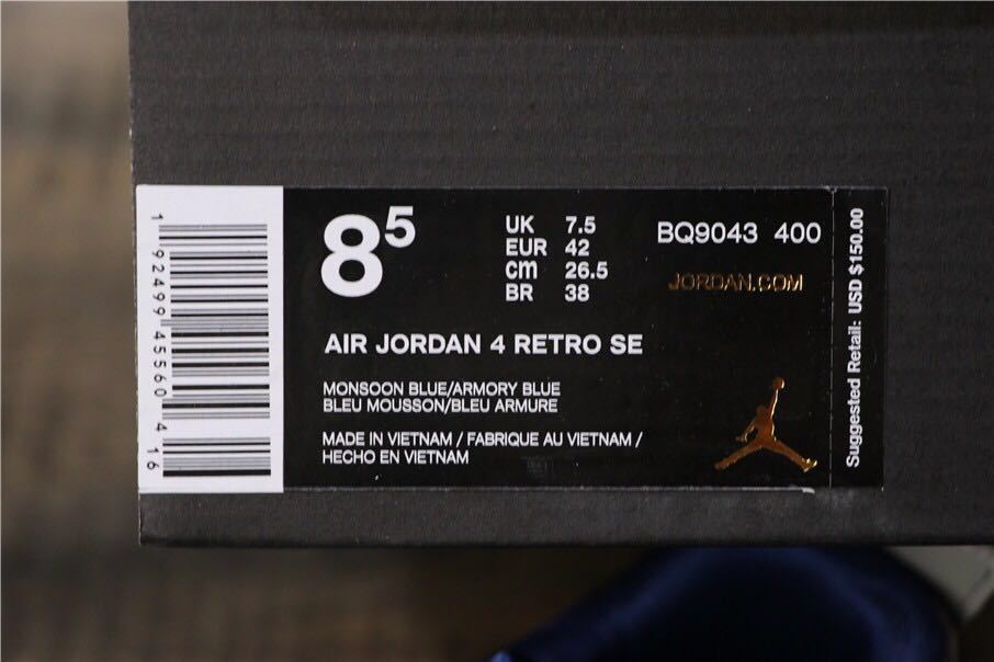 Close-up of the shoe box label showing Air Jordan 4 Retro SE, EU 42, UK 7.5, 26.5 cm, style code BQ9043 400, and Monsoon Blue/Armory Blue.
