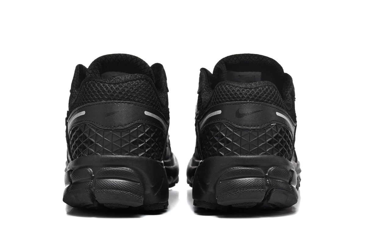 Nike Vomero 5 Black Running-Style Sneakers