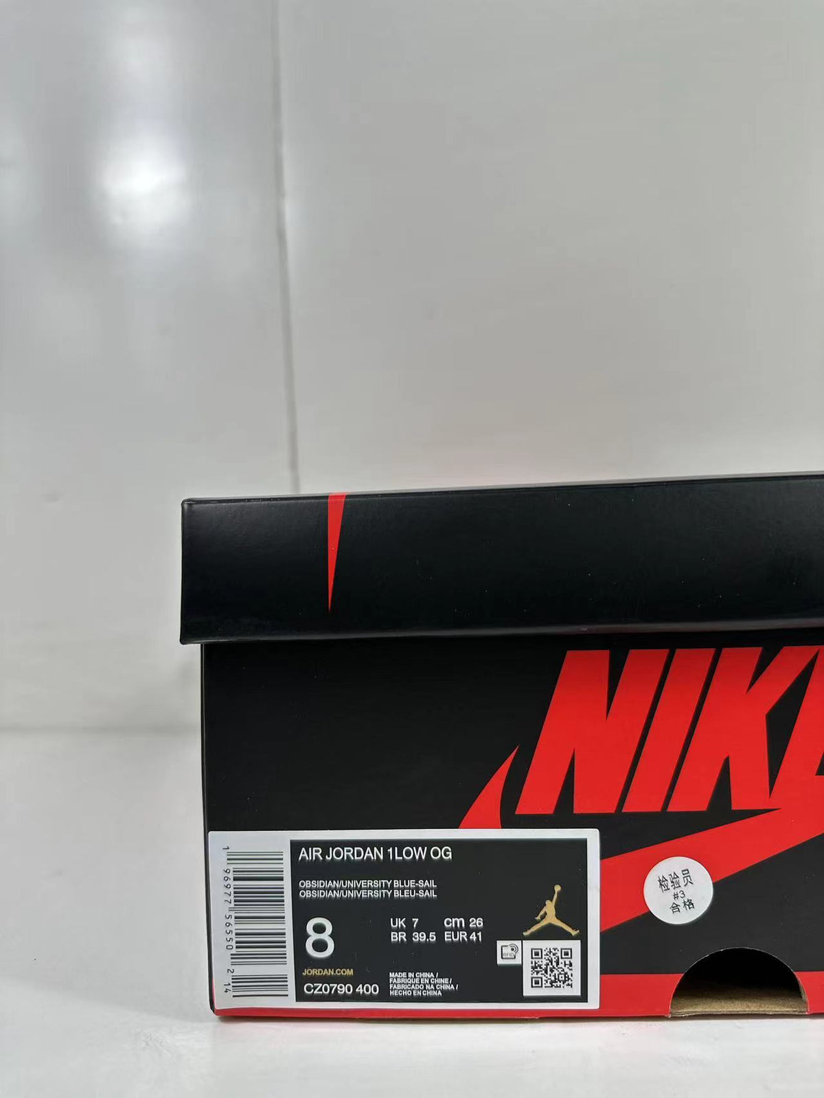 Jordan shoebox label showing Air Jordan 1 Low OG, the obsidian/university blue color listing, size 8, UK 7, EU 41, CM 26, and code CZ0790 400.