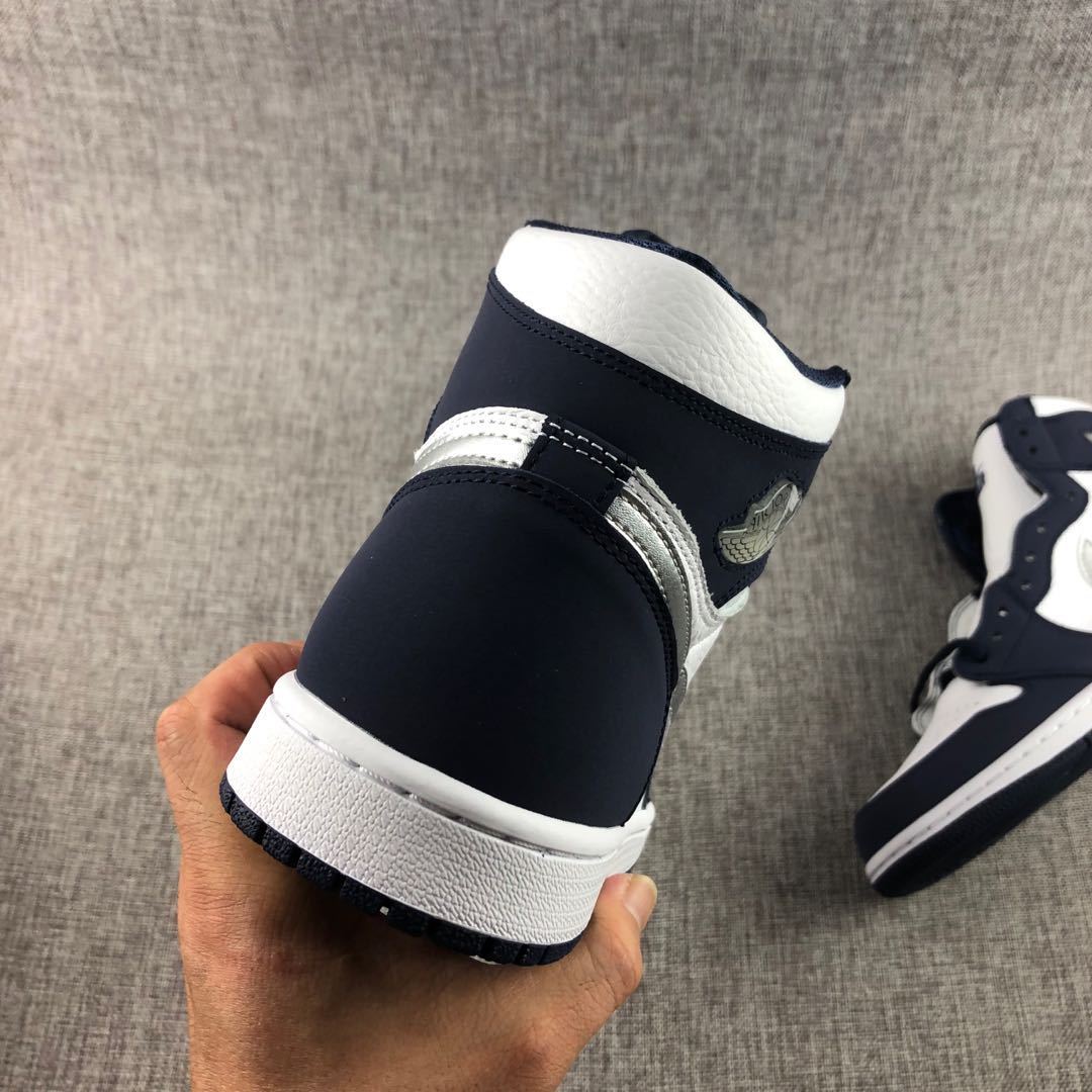 Rear view showing the navy heel overlay, white collar and white midsole.
