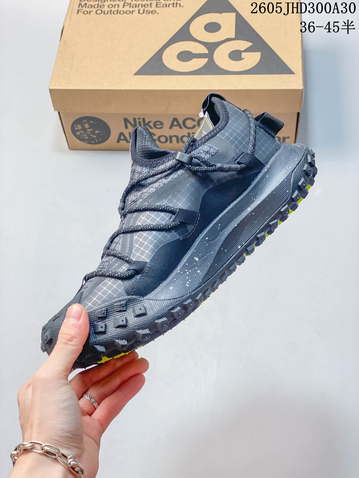 Nike ACG Mountain Fly Low GTX SE Hiking Shoes DD2861-010