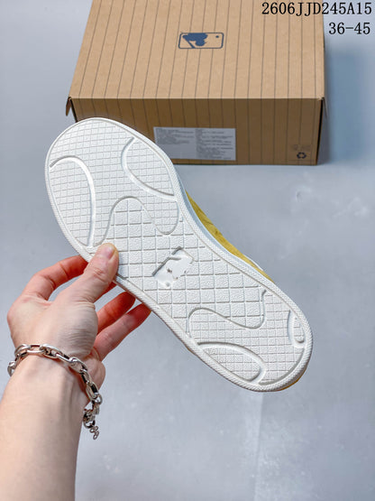 MLB New York Yankees Low-Top Sneakers in Yellow