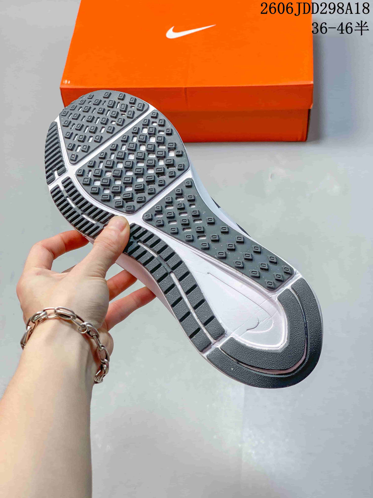 Nike Structure 25 Running Shoes in Gray