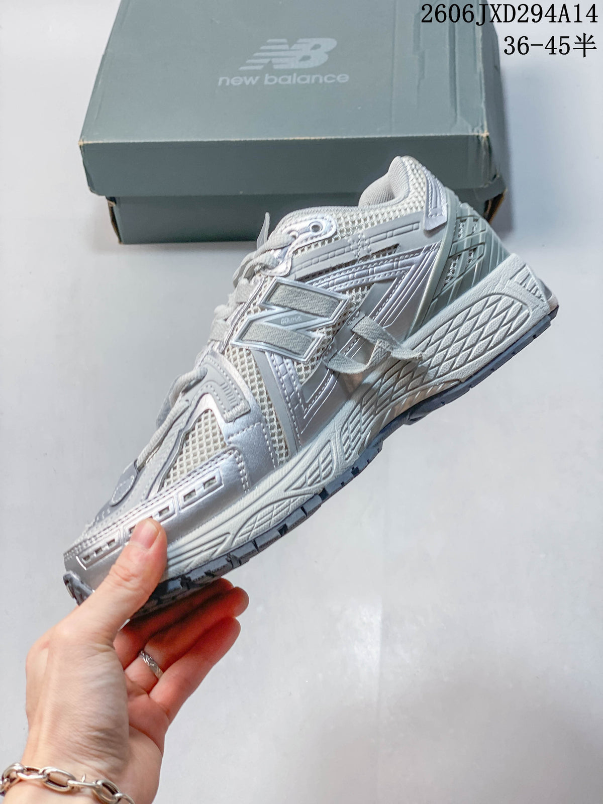 New Balance 1906 Sneakers in Silver Grey