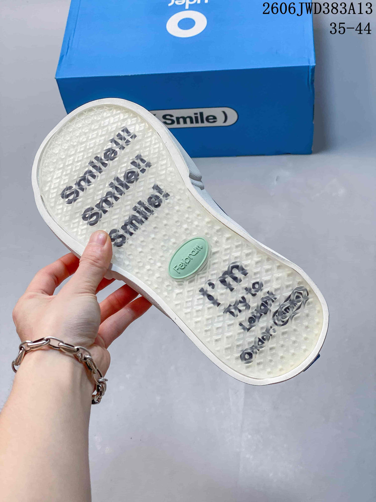 Ocai 002 Smile Blue Low-Top Canvas Sneakers
