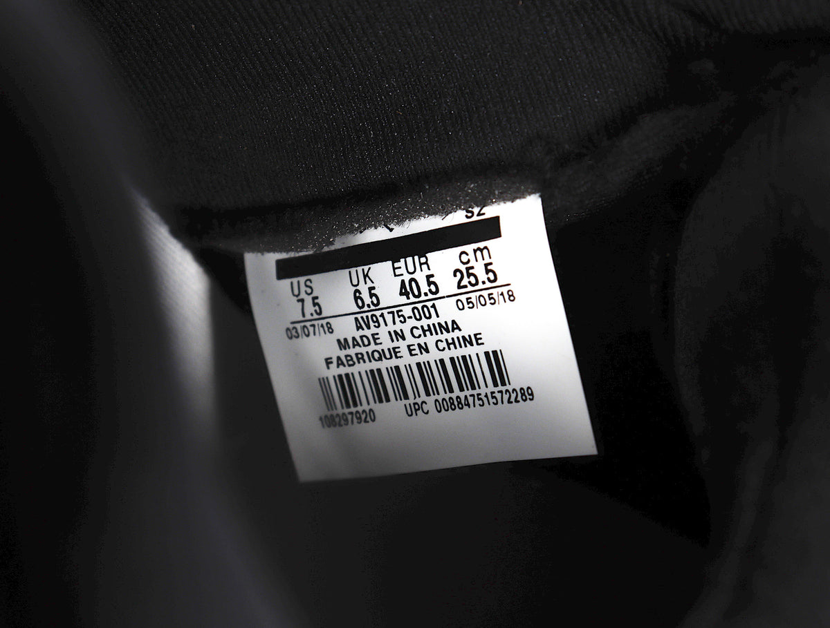 Inside shoe size label showing EU 40.5 and product code AV9175-001