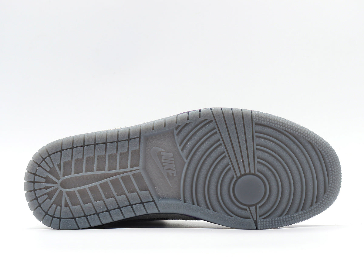 Bottom view showing the grey rubber outsole tread pattern and Nike branding.