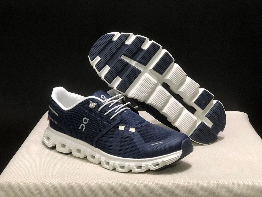 On Cloud 6 Sneakers in Navy and White