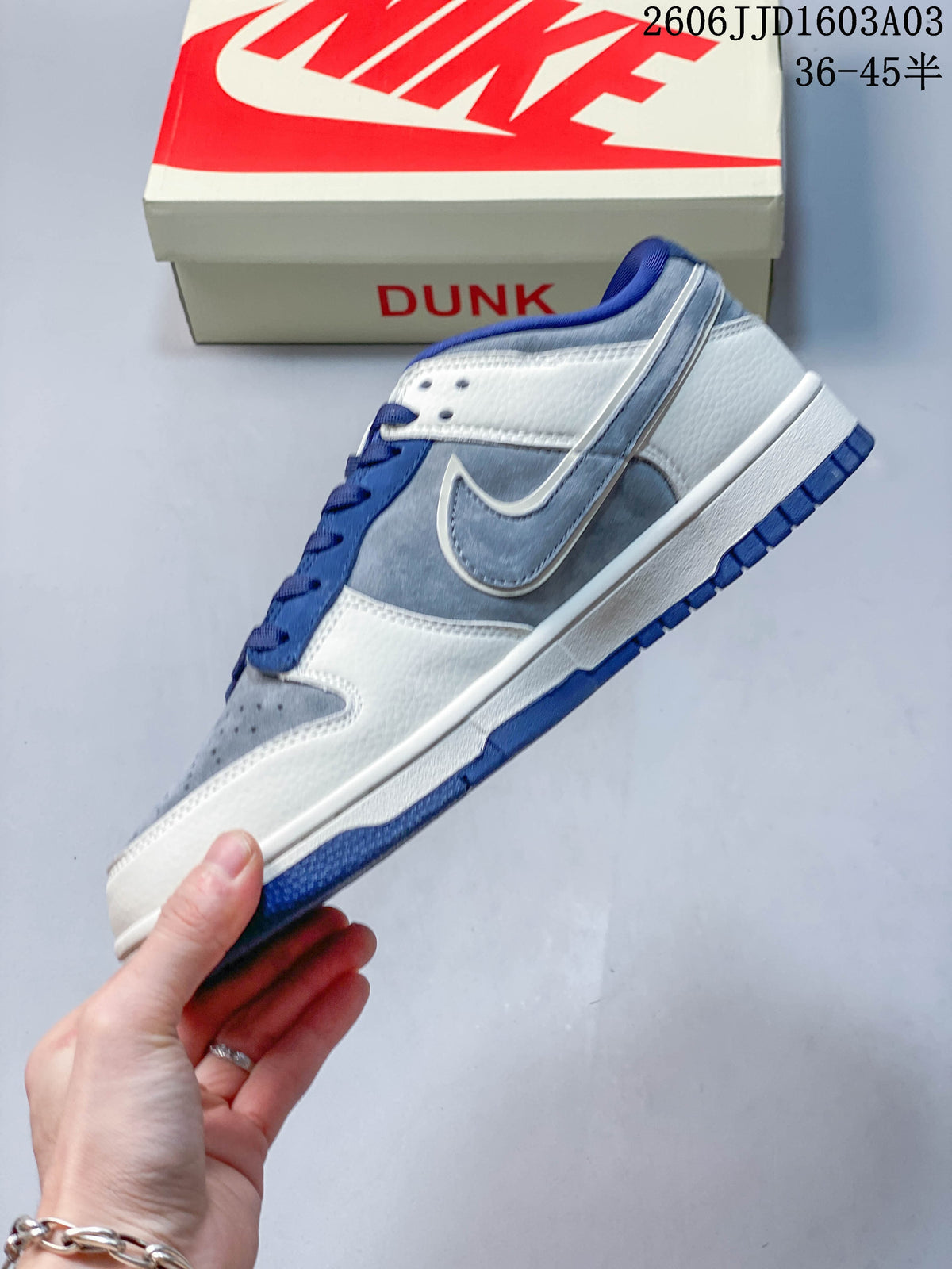 Nike SB Dunk Low Blue Grey Low-Top Sneakers