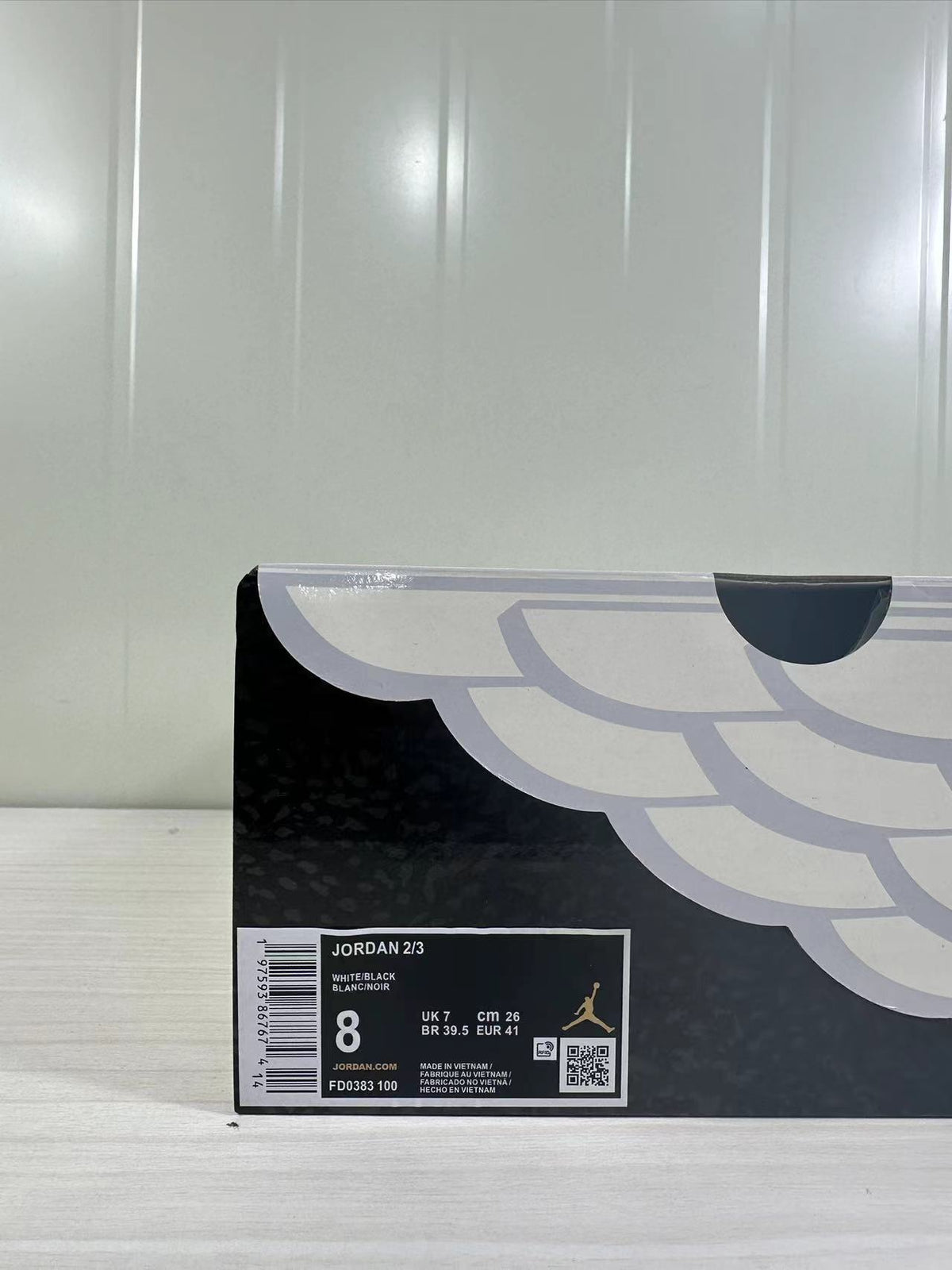 Product box label showing JORDAN 2/3, WHITE/BLACK, size 8, UK 7, CM 26, EUR 41, and style code FD0383 100.