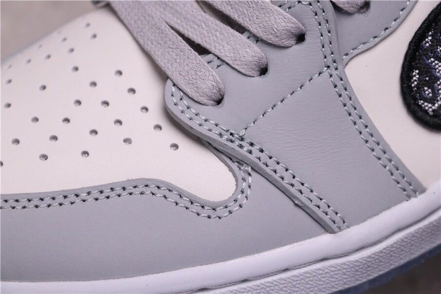 Close-up of the perforated toe box and grey eyestay stitching.