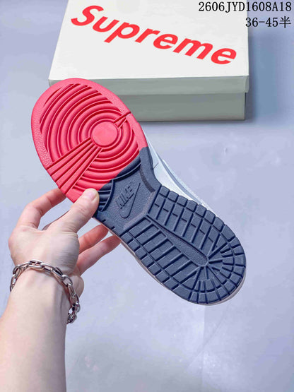 Nike SB Dunk Low Supreme-Style Grey Sneakers