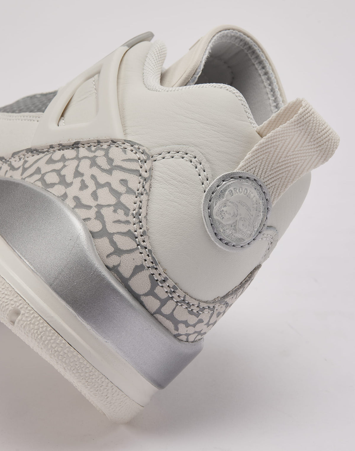 Jordan Spizike Low